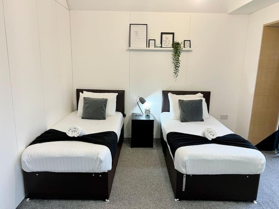 Large Townhouse 5 Beds With Two Parking Spaces - Manchester City Centre Exterior foto