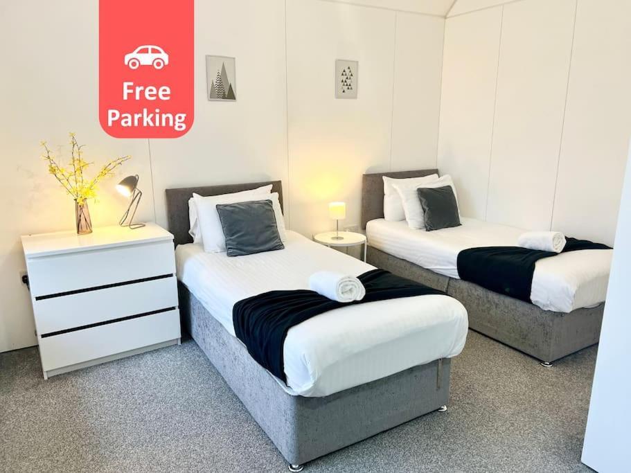 Large Townhouse 5 Beds With Two Parking Spaces - Manchester City Centre Exterior foto