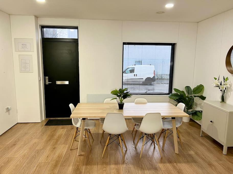 Large Townhouse 5 Beds With Two Parking Spaces - Manchester City Centre Exterior foto