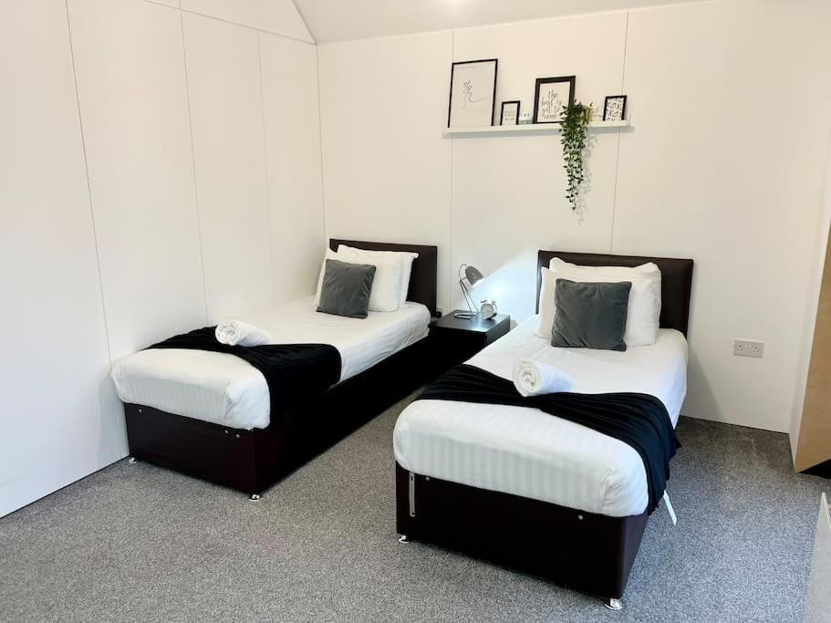 Large Townhouse 5 Beds With Two Parking Spaces - Manchester City Centre Exterior foto