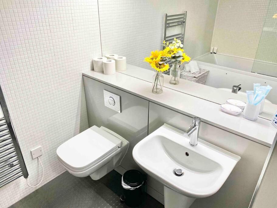 Large Townhouse 5 Beds With Two Parking Spaces - Manchester City Centre Exterior foto
