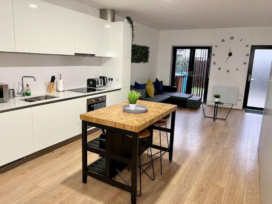 Large Townhouse 5 Beds With Two Parking Spaces - Manchester City Centre Exterior foto